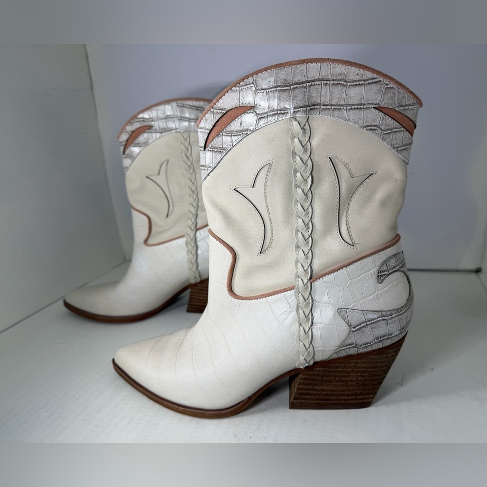 Dolce Vita LORAL Ivory Croco Print Leather Western Ankle Boots size 10